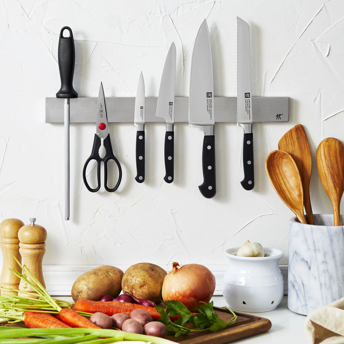 7 Pc Stainless Steel Knife Set with Magnetic Bar Y933