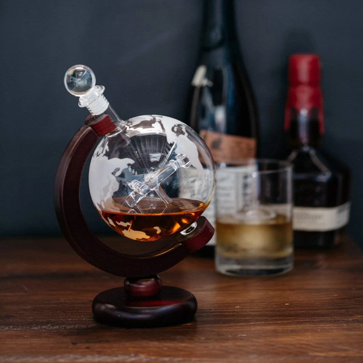 50 Oz Handmade Etched Globe Decanter Set with Wooden Stand and 2 Glasses N464